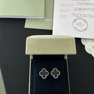 Van Cleef 18k yellow gold vintage Alhambra, onyx earrings, brand new